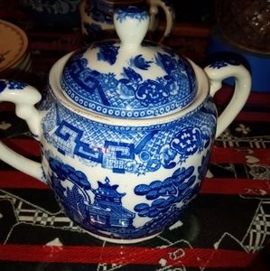 Vintage willow sugar bowl pristine condition